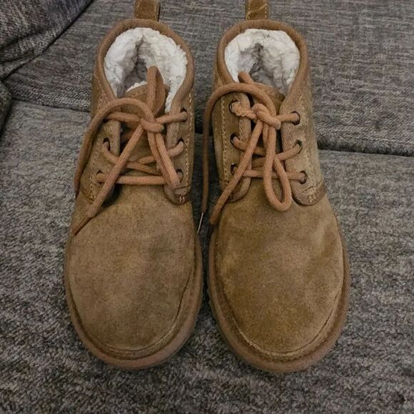UGG Shoes - UGG Neumel Cozy Tan Suede Boots with Laces Size 5